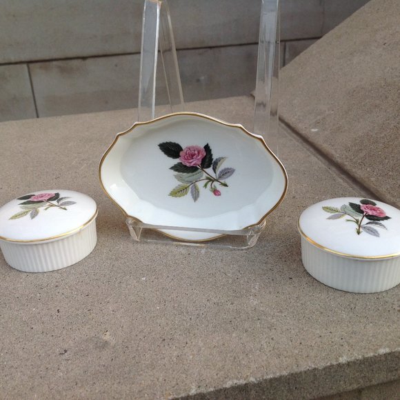 Wedgwood Bone China 3x Vanity Storage Hathaway Rose Pattern - Picture 1 of 13